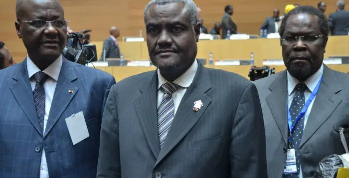 Au milieu, M. Moussa Faki Mahamat, ministre des Affaires Etrangères du Tchad.