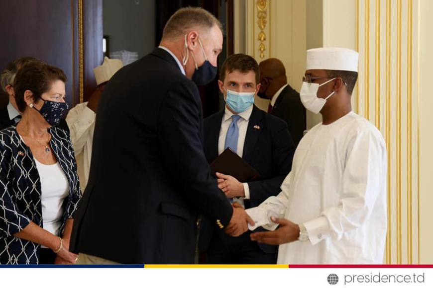 تشاد / الولايات المتحدة الأمريكية : رئيس الجمهورية يجرى مباحثات مع عضو مجلس النواب الأمريكى تشاد / الولايات المتحدة الأمريكية : رئيس الجمهورية يجرى مباحثات مع عضو مجلس النواب الأمريكى