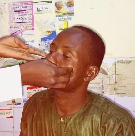 Le rédacteur en chef de la radio Arc-en-ciel, Abdoulaye Vangtou © DR