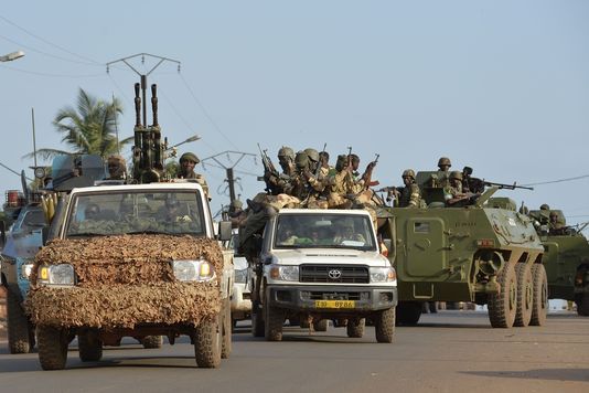 Des soldats tchadiens quittent Bangui, vendredi 4 avril. | AFP/MIGUEL MEDINA Des soldats tchadiens quittent Bangui, vendredi 4 avril. | AFP/MIGUEL MEDINA