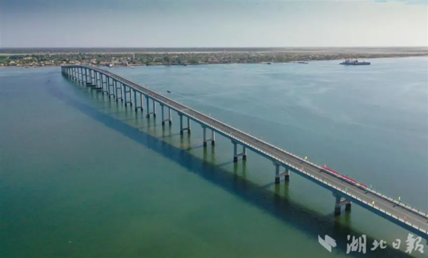 The 1600-meter-long Foundiougne Bridge, the longest bridge in Senegal, is opened on March 26. The bridge was financed by Senegal and China through the Export-Import Bank of China (China EximBank) and built by a Chinese company. (Photo/Courtesy of Wuhan Engineering Co., Ltd. of China Railway Seventh Group)