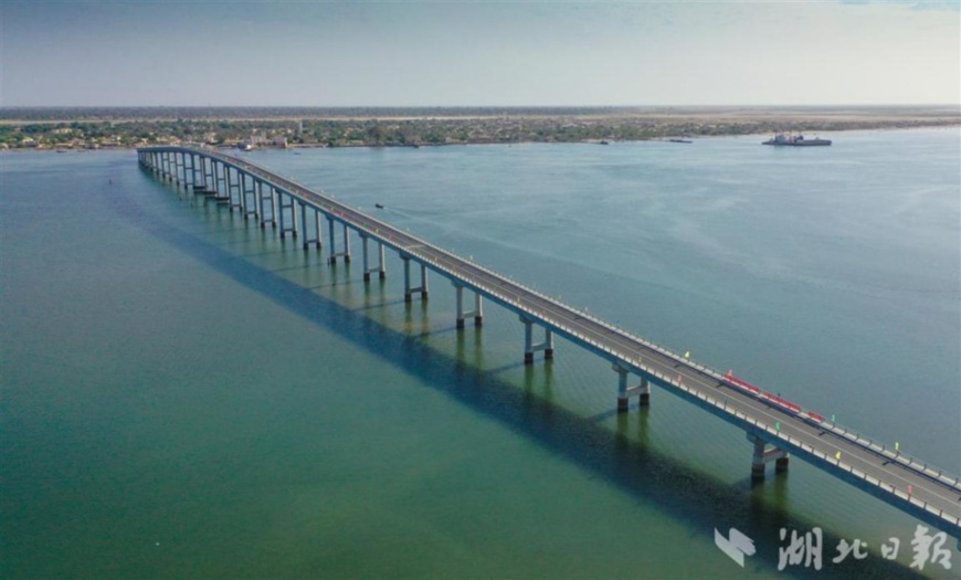 The 1600-meter-long Foundiougne Bridge, the longest bridge in Senegal, is opened on March 26. The bridge was financed by Senegal and China through the Export-Import Bank of China (China EximBank) and built by a Chinese company. (Photo/Courtesy of Wuhan Engineering Co., Ltd. of China Railway Seventh Group)