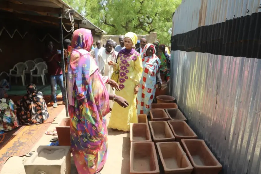 Tchad : la ministre du Développement touristique et de l'Artisanat galvanise les potières de Gaouï