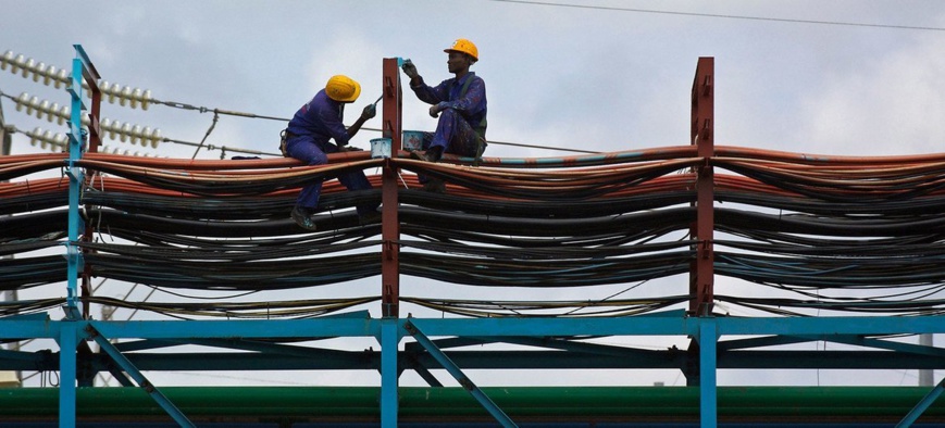 Des ouvriers dans une centrale électrique à Takoradi, au Ghana (archives). Photo Jonathan Erns/Banque mondiale © Banque mondiale/Jonathan Ernst