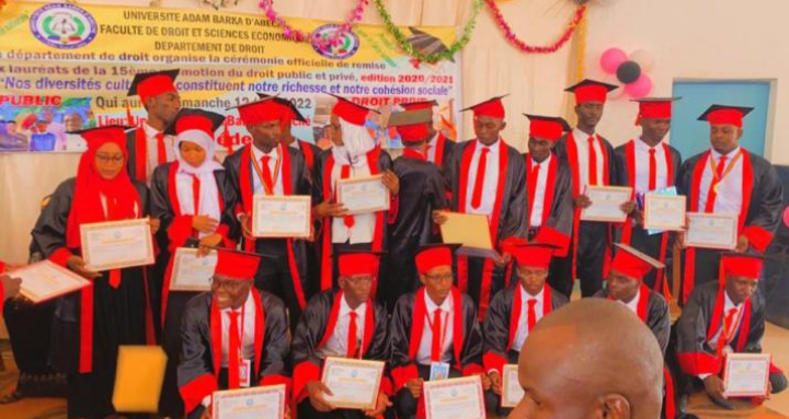 Tchad : les lauréats de la faculté de droit de l'UNABA reçoivent leurs parchemins Tchad : les lauréats de la faculté de droit de l'UNABA reçoivent leurs parchemins