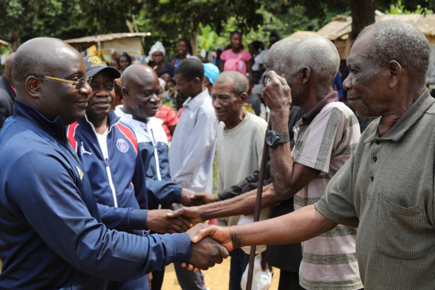Accolades entre Arcène NIAMBA et les notabilités traditionnelles Accolades entre Arcène NIAMBA et les notabilités traditionnelles