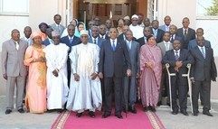 Photo de famille du précédant gouvernement.