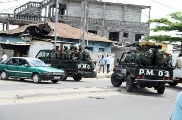 Opération « Mbata ya Bakolo » lancée à Brazzaville : une politisation à outrance à Kinshasa Opération « Mbata ya Bakolo » lancée à Brazzaville : une politisation à outrance à Kinshasa