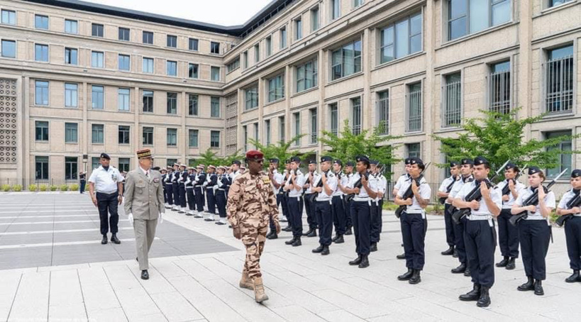 Paris : le chef d’état-major tchadien des armées échange avec son homologue français Paris : le chef d’état-major tchadien des armées échange avec son homologue français