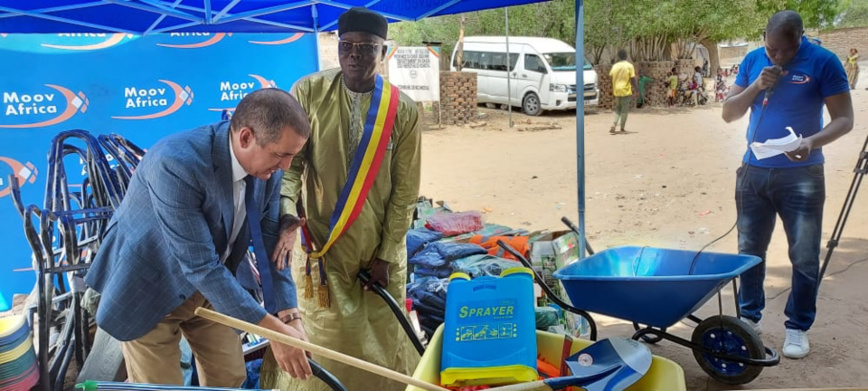 Tchad : Moov Africa offre un don de matériels d’assainissement à la commune de Koundoul Tchad : Moov Africa offre un don de matériels d’assainissement à la commune de Koundoul
