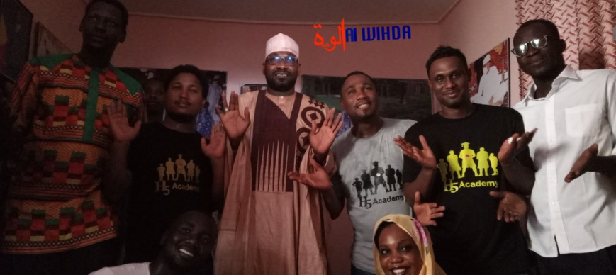 Tchad : H5 Academy s'engage pour la paix et rencontre le sultan de N'djamena Tchad : H5 Academy s'engage pour la paix et rencontre le sultan de N'djamena