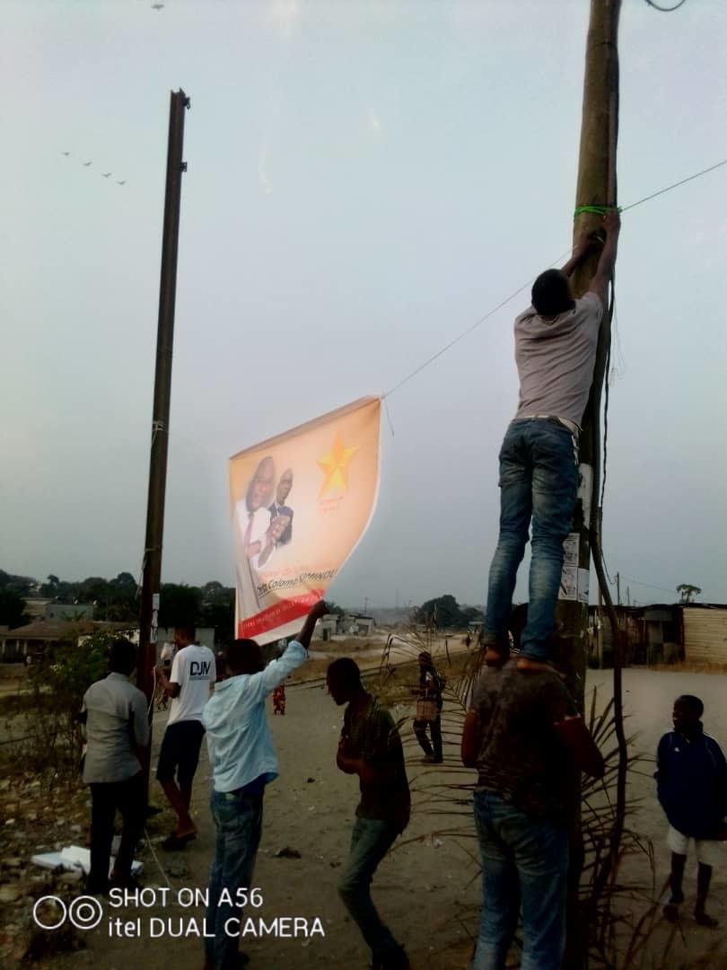 La jeunesse de Tié Tié 2 faisant le marketig de l'image de Christo Colomb Kiminou La jeunesse de Tié Tié 2 faisant le marketig de l'image de Christo Colomb Kiminou