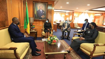 Gabon : le représentant-résident du FMI reçu par le Premier ministre Gabon : le représentant-résident du FMI reçu par le Premier ministre