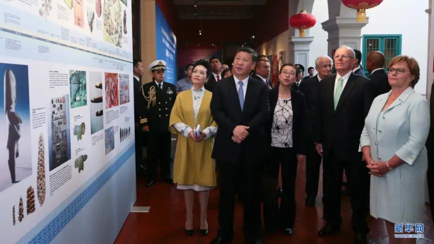 Chinese President Xi Jinping and his wife Peng Liyuan visit an exhibition of Chinese treasures on November 21, 2016, accompanied by Peruvian President Pedro Pablo Kuczynski and his wife Nancy Lange. Prior to that, heads of state and their wives attended the closing ceremony of the 2016 China-Latin America Cultural Exchange Year in Lima, Peru. (Photo by Lan Hongguang)