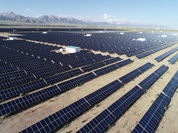 Photo taken on July 24, 2018 shows a photovoltaic (PV) power station in a photovoltaic industrial park in Delingha, Haixi Mongolian and Tibetan autonomous prefecture, northwest China's Qinghai province. (Photo by Wang Zheng/People's Daily Online)