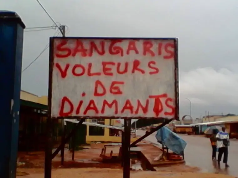Une pancarte hostile à la force française Sangaris à Bangui.