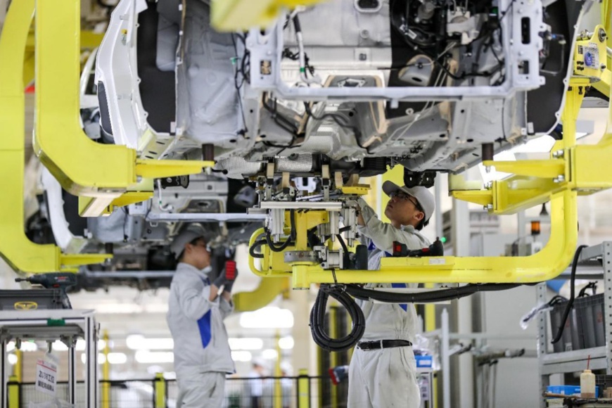 Worker assemble vehicles at an intelligent general assembly workshop of Cowin Auto in Sanjiang New Area, Yibin, southwest China's Sichuan province, July 9, 2022. (Photo by Zhuang Ge'er/People's Daily Online)