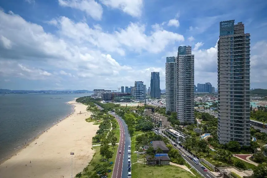 Aerial photo taken on May 29, 2022 shows the scenery of Xiamen, a scenic city in southeast China’s Fujian Province. (Photo by Xie Yingjun/People’s Daily Online)