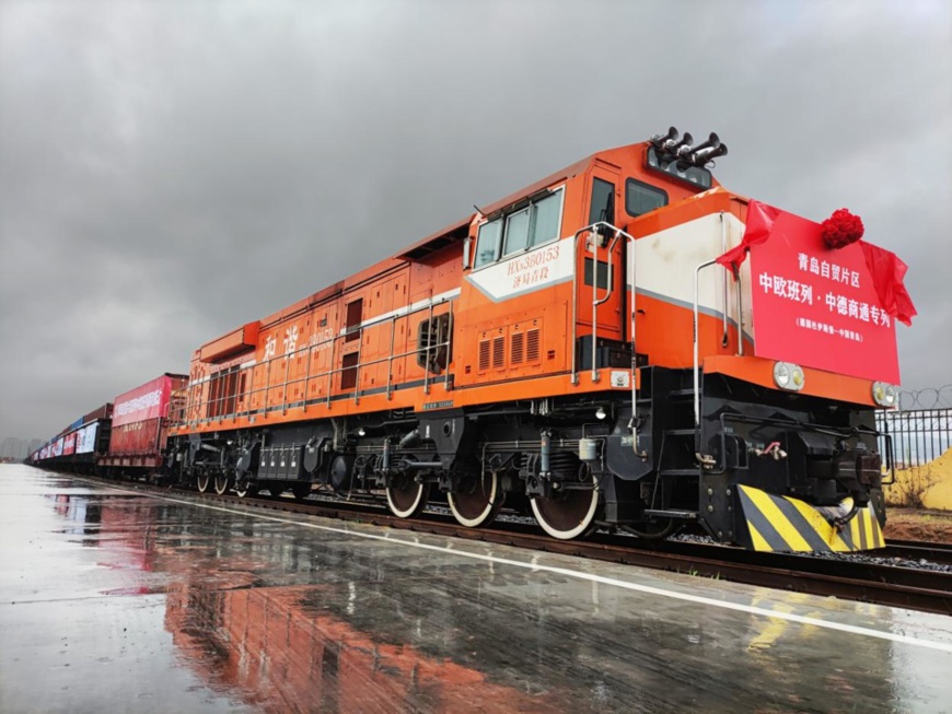 A China-Europe freight train carrying alcohol, daily use chemicals and maternity and infant care products arrives at a logistics park in Qingdao, east China's Shandong province, July 17, 2022. The train departed from Germany's Duisburg on June 17. (Photo by Xue Bing/People's Daily Online)