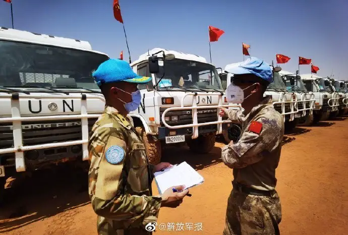 An engineer detachment of the 9th Chinese peacekeeping contingent to Mali recently passed an equipment inspection held by the UN. The UN inspection team came to a unanimous conclusion that the main equipment and self-sustaining equipment of the detachment all fit the UN standards and could fully satisfy the requirements for combat and peacekeeping tasks. (Photo from the official page of People's Liberation Army Daily)