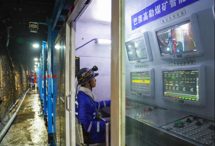 A mine worker works in a smart monitoring room in a coal shaft 600 meters under the ground in a coalfield in north China's Inner Mongolia autonomous region, June 20, 2019. (Photo by Yuan Hong/People's Daily Online)