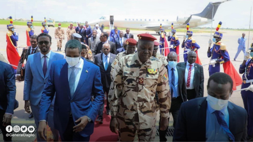 Tchad : le vice-président soudanais en visite express avec les chefs des renseignements. © Mohamed Hamdan Daglo/Facebook Tchad : le vice-président soudanais en visite express avec les chefs des renseignements. © Mohamed Hamdan Daglo/Facebook