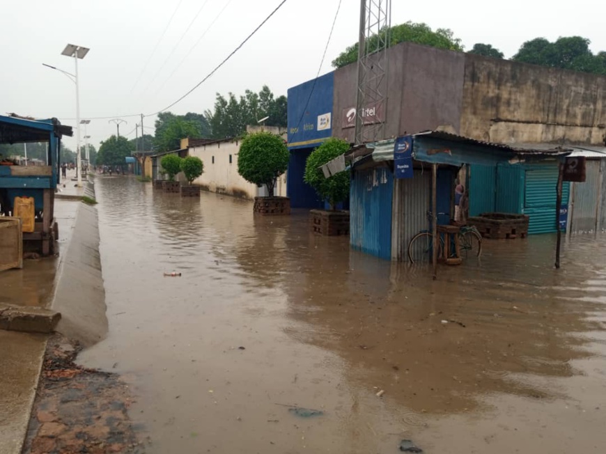 Tchad : grosses inondations à Moundou, plusieurs familles sans abris. © Alwihda Info Tchad : grosses inondations à Moundou, plusieurs familles sans abris. © Alwihda Info