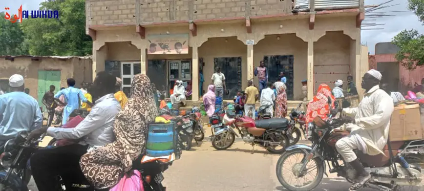Des citoyens à la recherche de gaz à N'Djamena, le 13 août 2022. © Mahamat Issa Gadaya/Alwihda Info