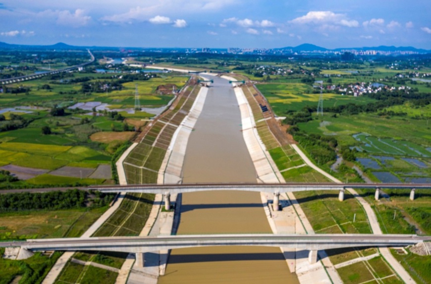 Photo taken in July 2021 shows a project diverting water from the Yangtze River to the Huaihe River in Ketan township, Lujiang county, Hefei, east China's Anhui province. (Photo by Zuo Xuechang/People's Daily Online) Photo taken in July 2021 shows a project diverting water from the Yangtze River to the Huaihe River in Ketan township, Lujiang county, Hefei, east China's Anhui province. (Photo by Zuo Xuechang/People's Daily Online)