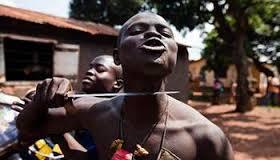 Un anti-balaka promet d'égorger tous les musulmans. Crédit photo : AFP Un anti-balaka promet d'égorger tous les musulmans. Crédit photo : AFP