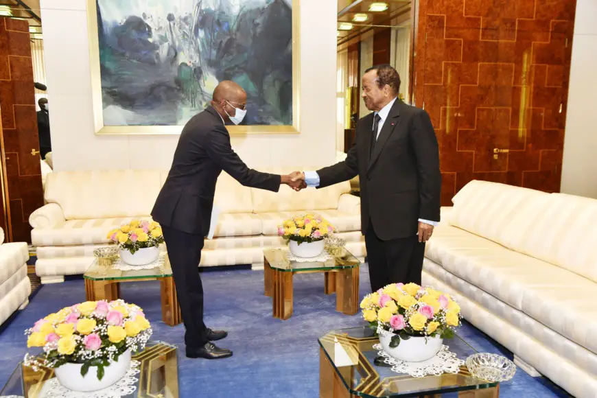 Cameroun : Paul Biya a reçu le ministre tchadien des Finances, envoyé spécial du PCMT. © PRC