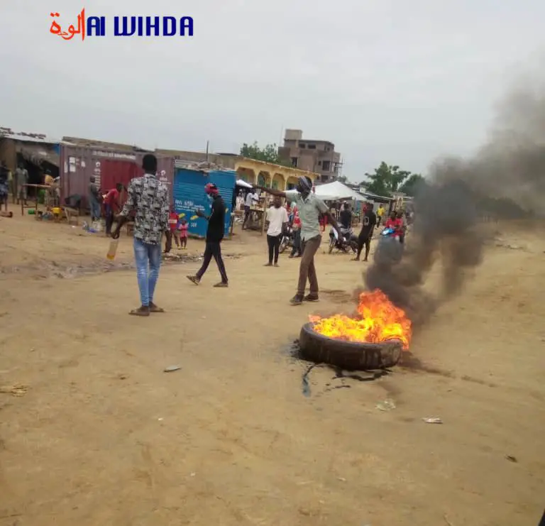 Tchad : mouvement d'humeur de jeunes et pneus brûlés à N'Djamena