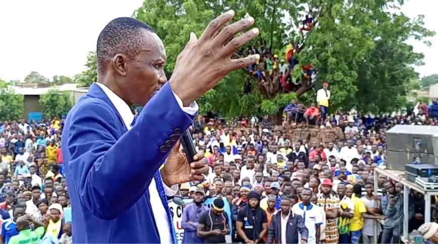 Tchad : "comment peut-on payer quelqu'un de normal pour lui dire d'aller parler de l'avenir ?" (Dr. Sitack) Tchad : "comment peut-on payer quelqu'un de normal pour lui dire d'aller parler de l'avenir ?" (Dr. Sitack)