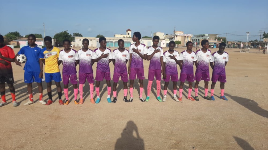 Tchad : l'école de foot Ouara présente ses trophées aux supporters Tchad : l'école de foot Ouara présente ses trophées aux supporters