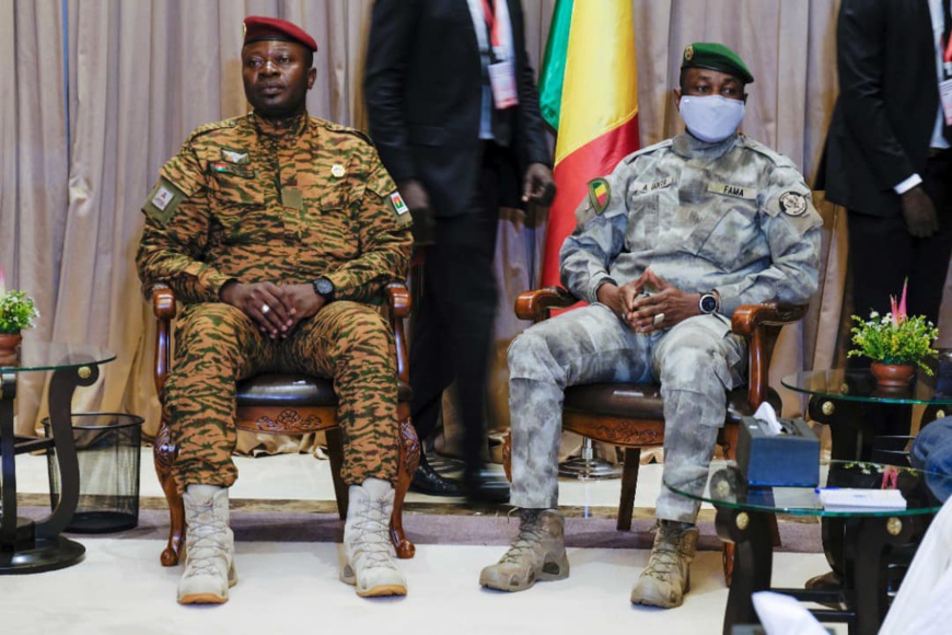 Le Burkina Faso et le Mali veulent renforcer leur coopération militaire Le Burkina Faso et le Mali veulent renforcer leur coopération militaire