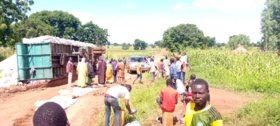 Tchad : la remorque d'un camion plein de marchandises tombe et bloque la route à Pala