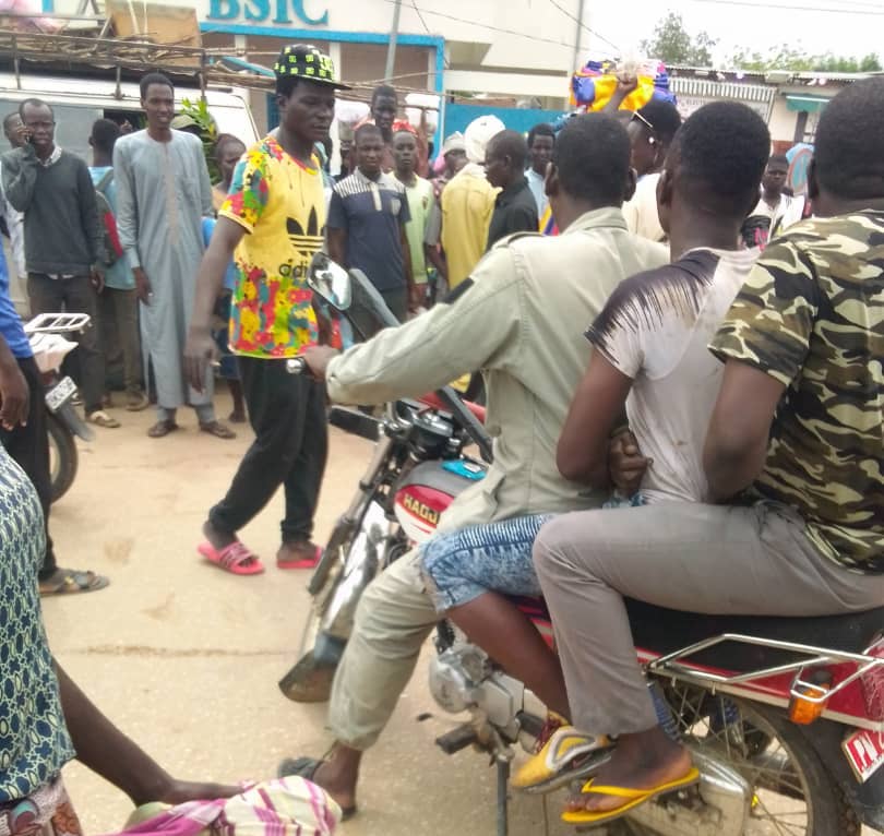 N'Djamena : un voleur de téléphone poignarde sa victime, avant d'être maîtrisé par la foule N'Djamena : un voleur de téléphone poignarde sa victime, avant d'être maîtrisé par la foule