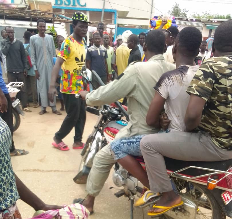 N'Djamena : un voleur de téléphone poignarde sa victime, avant d'être maîtrisé par la foule