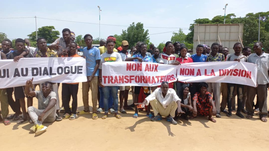 Des jeunes se revendiquant des Transformateurs, le 12 septembre 2022. © Mahamat Issa Gadaya/Alwihda Info