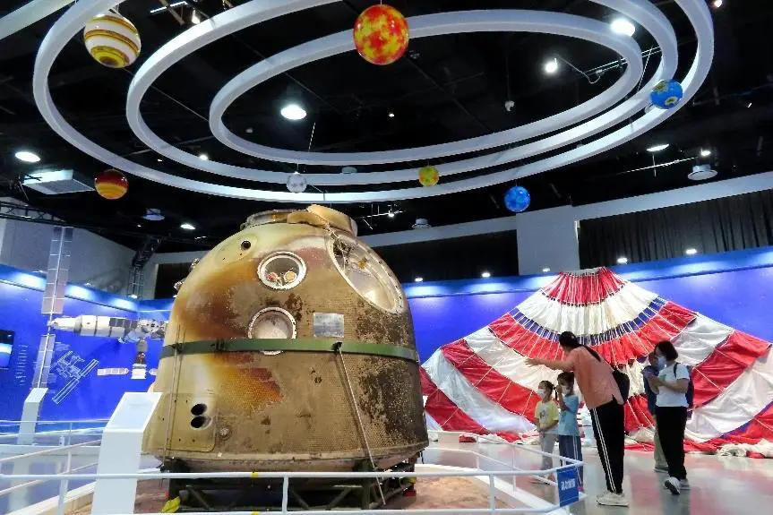 The return capsule of the Shenzhou-13 manned spaceship is exhibited at the Beijing Science Carnival that marks the National Science Popularization Day, Sept. 16, 2022. (Photo by He Luqi/People's Daily Online)