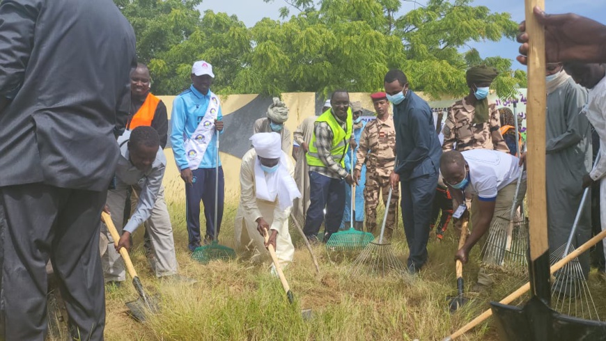 Tchad : le Parti Réformiste mobilise ses militants d'Abéché pour la salubrité publique Tchad : le Parti Réformiste mobilise ses militants d'Abéché pour la salubrité publique