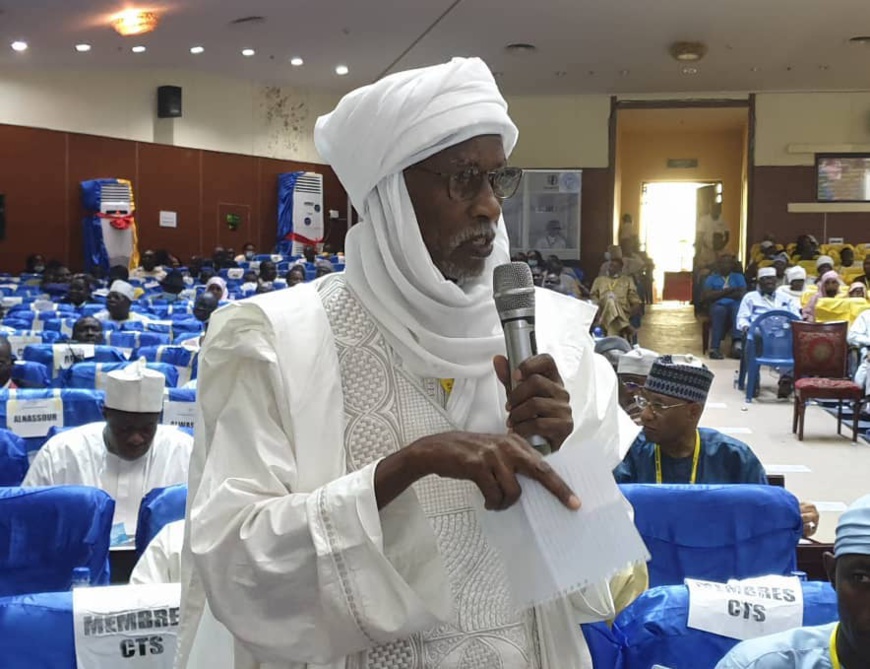 Tchad : un général recadre le président du Présidium, "nous ne sommes pas des élèves devant vous" Tchad : un général recadre le président du Présidium, "nous ne sommes pas des élèves devant vous"