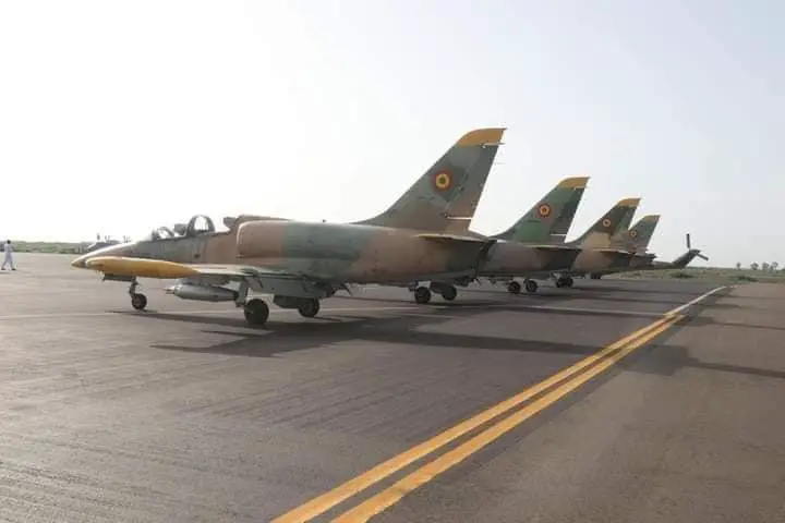 Des avions de combat de l'armée malienne réceptionnés le 9 août à Bamako. © DR