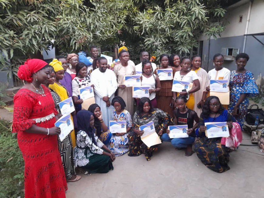 Tchad : « Beauté africaine » forme 35 jeunes défavorisés en teinture