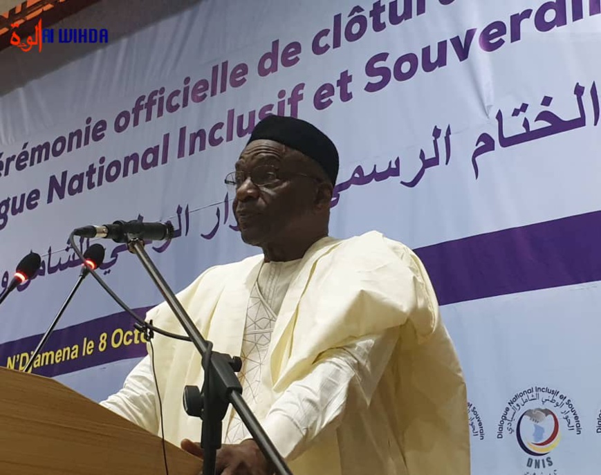 Tchad : le président de la transition "prête serment" avant d'entrer en fonction (Saleh Kebzabo) Tchad : le président de la transition "prête serment" avant d'entrer en fonction (Saleh Kebzabo)