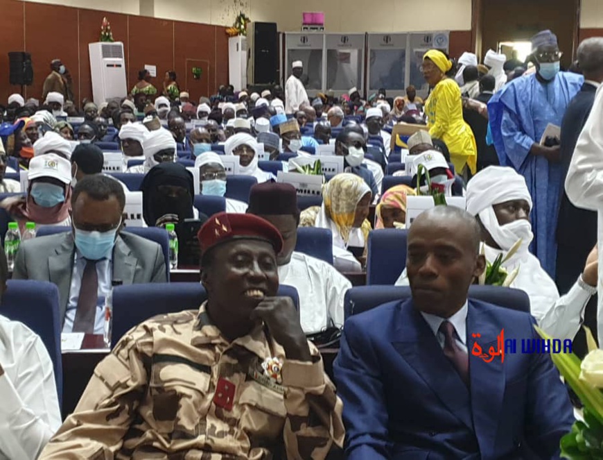 Tchad : le général Idriss Youssouf Boy assiste à l'investiture du président de la transition