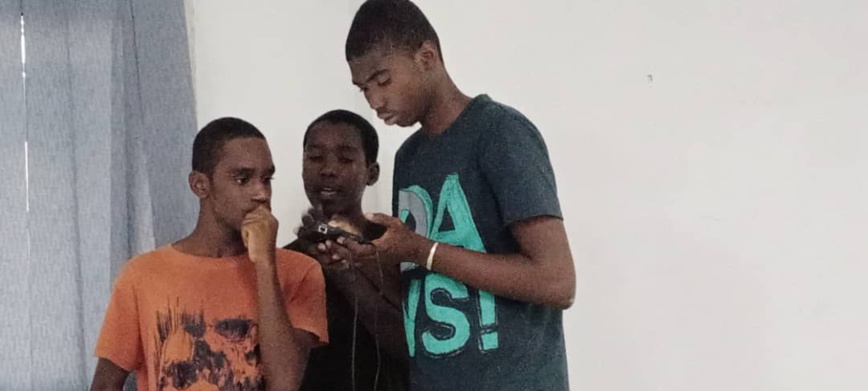 Tchad : Wenak Labs présente la démonstration d'un robot avant une compétition à Genève
