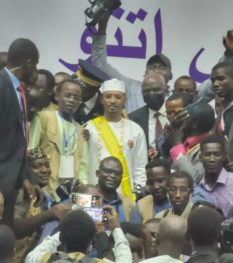 Tchad : le président de la transition rend hommage à la presse