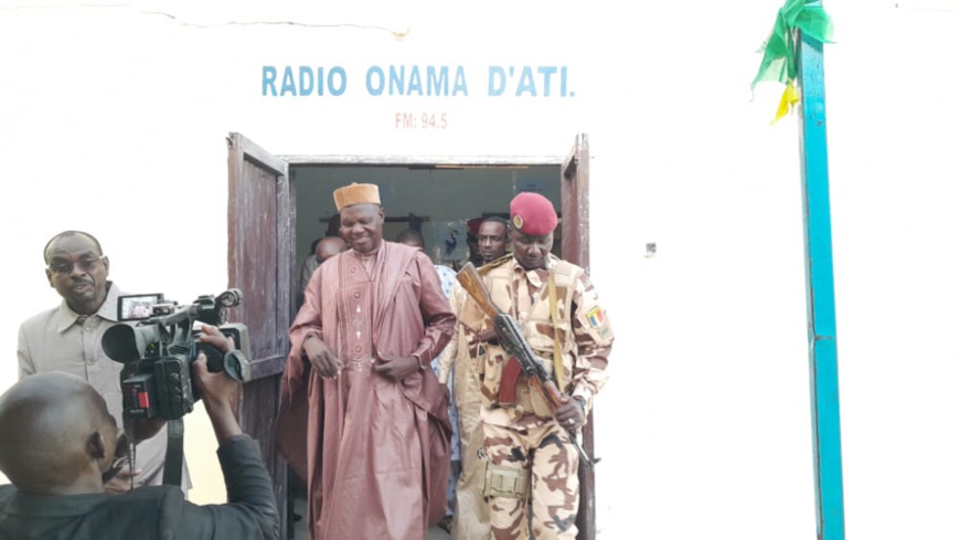 Tchad : le gouverneur du Batha inaugure la radio de proximité de l'ONAMA à Ati Tchad : le gouverneur du Batha inaugure la radio de proximité de l'ONAMA à Ati