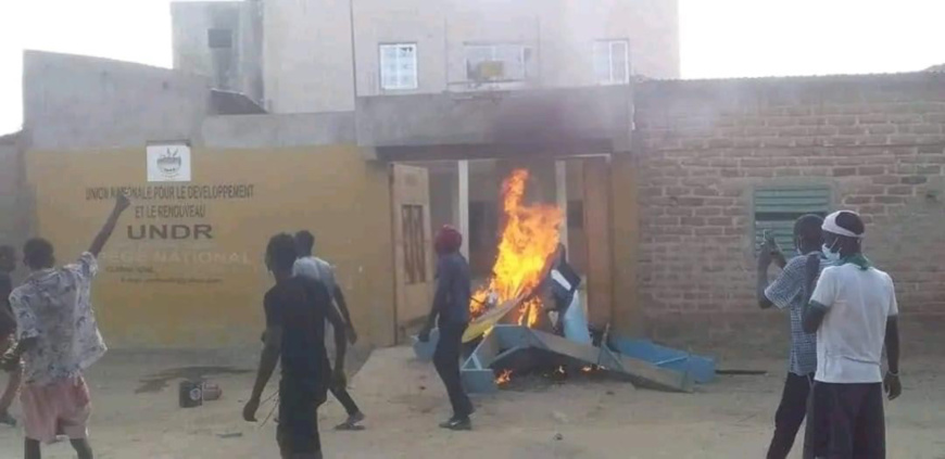 Tchad : le siège du parti du premier ministre saccagé à N'Djamena Tchad : le siège du parti du premier ministre saccagé à N'Djamena